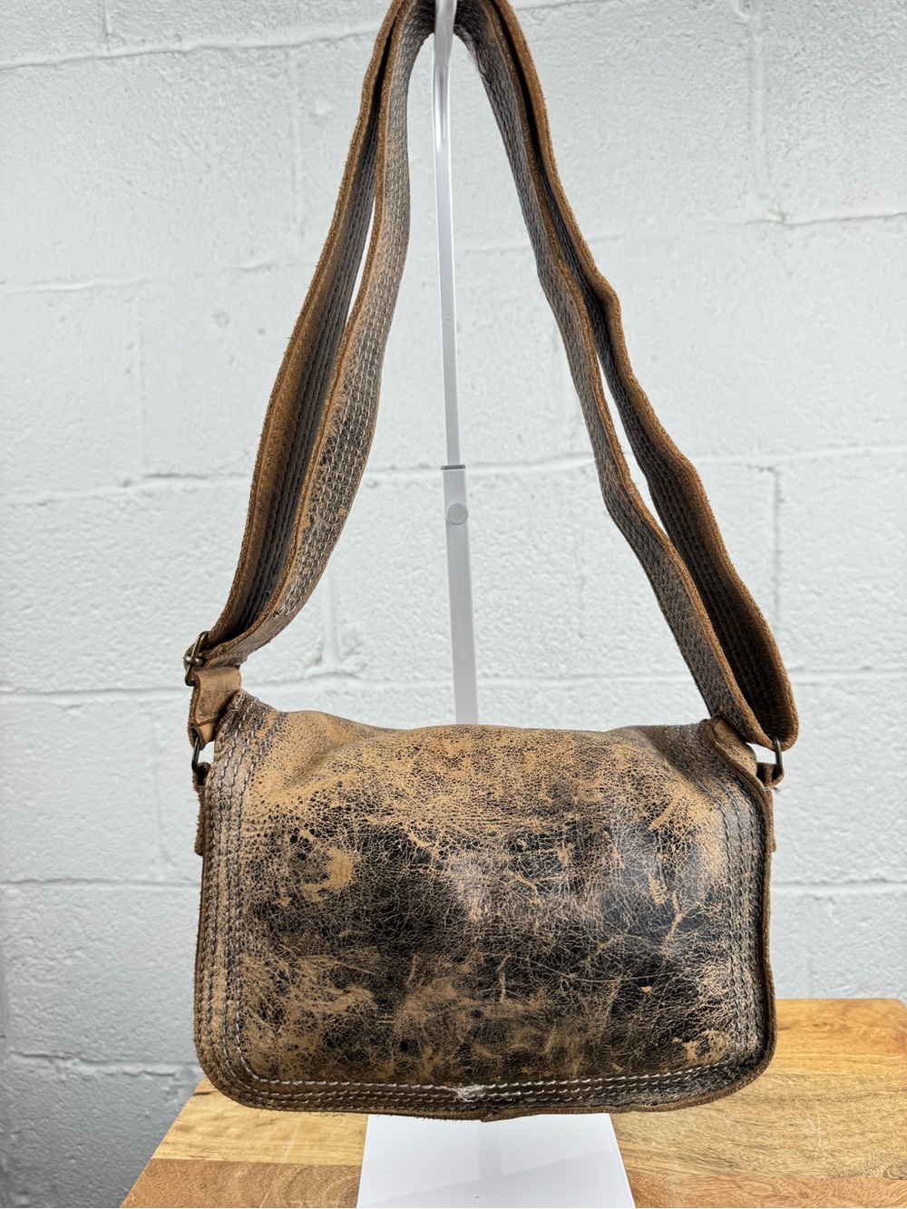 BEDISTU Distressed Leather Studded Flap Crossbody Bag Rustic Brown - Picture 4 of 12